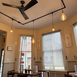 Gonzalo’s American Bistro - Cute interior