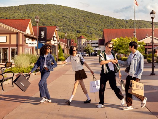 Woodbury Common Premium Outlets by null