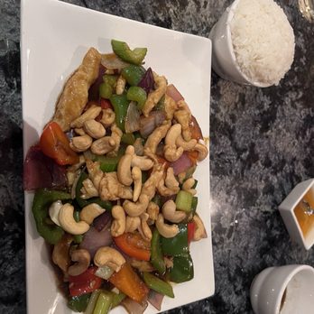 Lucky 8 Noodle + Sushi Bar - Chicken with Cashews - Chinese Near Me - Mount Pocono, Pennsylvania Lucky 8 Noodle + Sushi Bar - Chicken with Cashews - Chinese Near Me - Mount Pocono, Pennsylvania