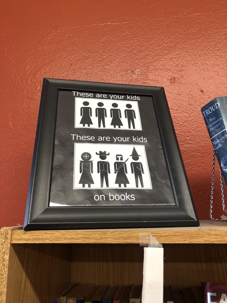 Friends of the Marianna Black Library Used Book Store Logo