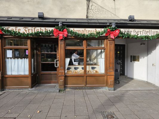 Schmalznudel - Cafe Frischhut by null