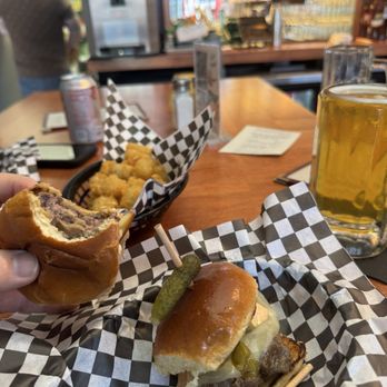 Easy Slider - East Side Ave - American Near Me - Dallas, Texas