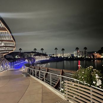 Reunion Kitchen + Drink - Walk along the lake - New American Near Me - Corona, California