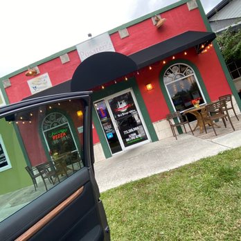 Pusateri's Chicago Pizza - Front of the establishment - Pizza Near Me - Stuart, Florida Pusateri's Chicago Pizza - Front of the establishment - Pizza Near Me - Stuart, Florida