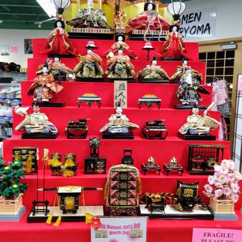 Uwajimaya - Gorgeous display! - International Grocery Near Me - Beaverton, Oregon Uwajimaya - Gorgeous display! - International Grocery Near Me - Beaverton, Oregon