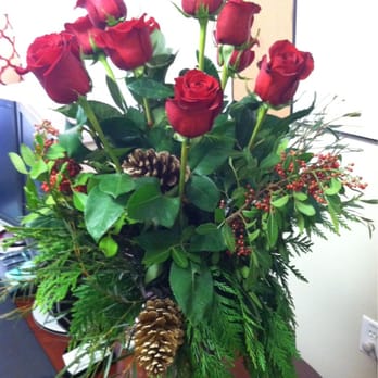 Devin Designs Flowers - 1 dozed red roses - Florists Near Me - Grapevine, Texas