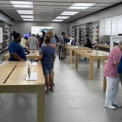 Apple - Brandon - Inside