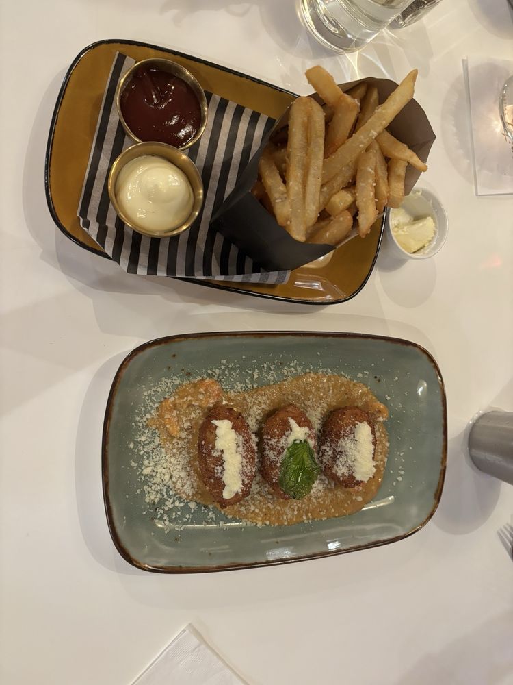 Apertif Spritz and Bites
