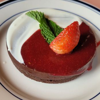 L'abri cafe, restaurant et bar - Chocolate cake - Canadian (New) Near Me - Cheticamp, Nova Scotia L'abri cafe, restaurant et bar - Chocolate cake - Canadian (New) Near Me - Cheticamp, Nova Scotia