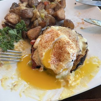 Hash Centralia - Eggs Bennie cooked to perfection! - Breakfast & Brunch Near Me - Centralia, Washington
