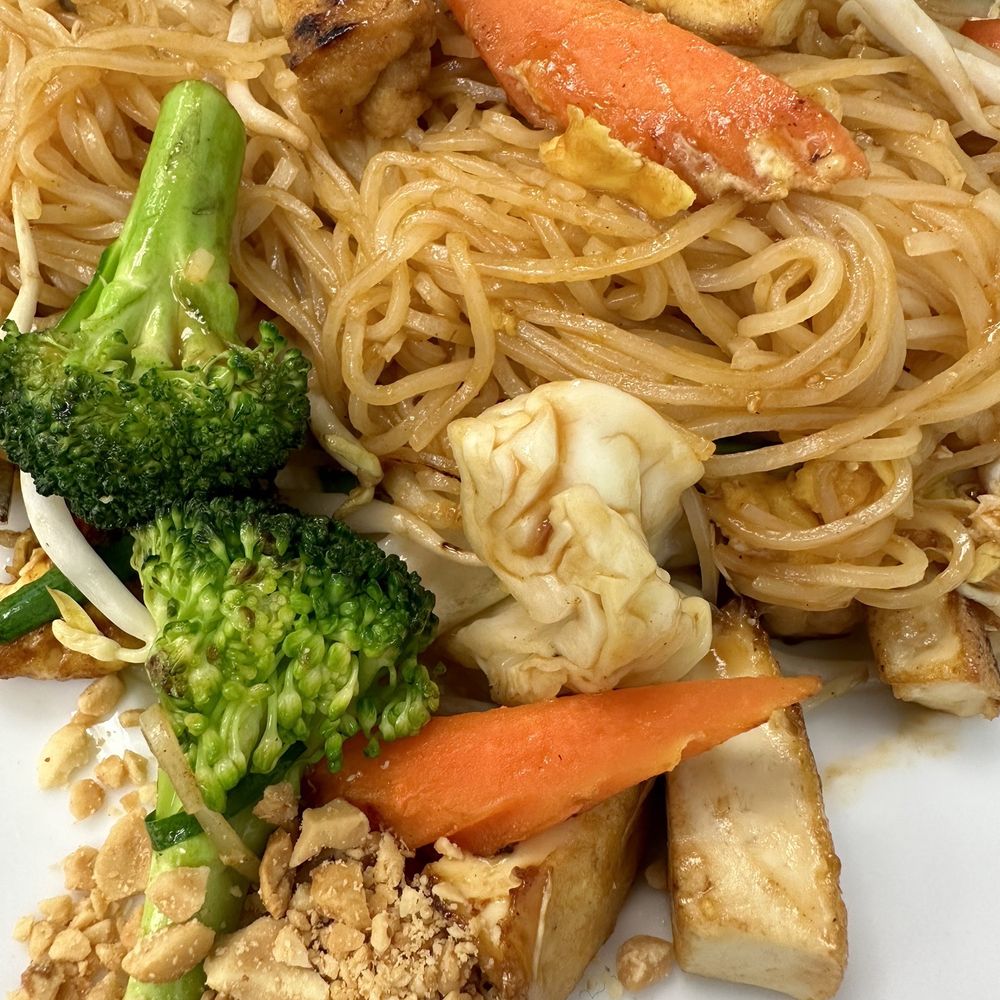 Malai Thai Kitchen - Pad Thai with Tofu - Thai Near Me - Wahiawa, Hawaii