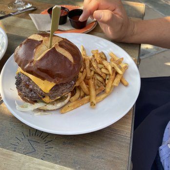 Flower Hill Bistro - Cali Burger - Gastropubs Near Me - Temecula, California