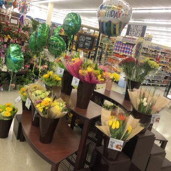Albertsons - a display of flowers and balloons - Grocery Near Me - Tucson, Arizona Albertsons - a display of flowers and balloons - Grocery Near Me - Tucson, Arizona