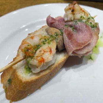 Txapela - * ARANTXA: Shrimp and mushroom skewer with bacon⁣ - Basque Near Me - Madrid, M