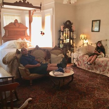 Durham House Inn - Bed & Breakfast Near Me - Durham, California