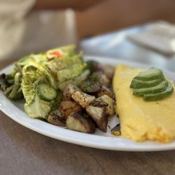 Omelette with salad and potatoes