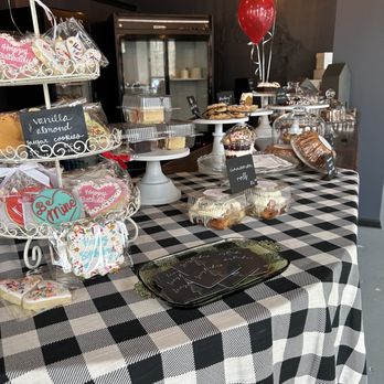 Lucy Bakes - a table set up for a birthday party - Bakeries Near Me - Milwaukee, Wisconsin Lucy Bakes - a table set up for a birthday party - Bakeries Near Me - Milwaukee, Wisconsin