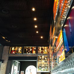 Rock & Feller's - Detalle de la Barra y la aislación acústica del cielo raso