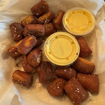 D's Six Pax & Dogz - Salted Pretzel Bites - Pubs Near Me - Pittsburgh, Pennsylvania