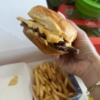 Burger 3000 - Single Wagyu with fries - Burgers Near Me - Chatsworth, California