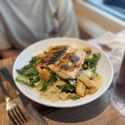 Sunrise Grill - Mahi salad