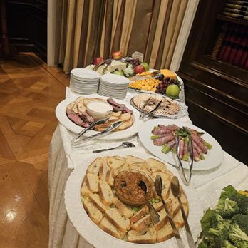 Westbury Manor - Look at this! Gorgeous - Italian Near Me - Westbury, New York