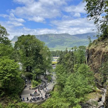 Multnomah Falls - Hiking Near Me - Bridal Veil, Oregon Multnomah Falls - Hiking Near Me - Bridal Veil, Oregon