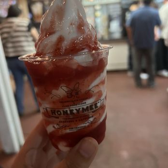 Honeymee Buena Park - Strawberry Affogoto - Ice Cream & Frozen Yogurt Near Me - Buena Park, California