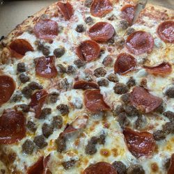 Pizza D’oro - Decent pizza. Nothing special. They do not use pork so that's a plus. I may visit again.