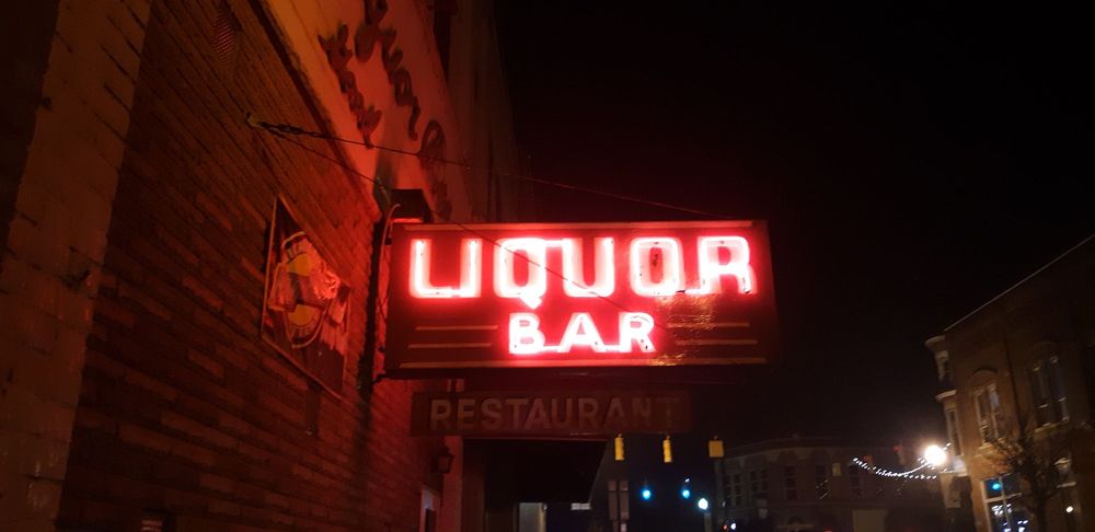 Vassar Bar Logo