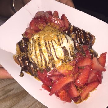 Bel-Go - a plate of strawberries and ice cream - Food Trucks Near Me - Bal harbour, Florida Bel-Go - a plate of strawberries and ice cream - Food Trucks Near Me - Bal harbour, Florida