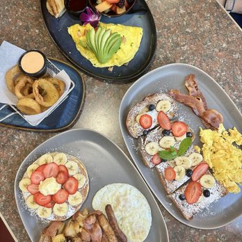 Vees Cafe - Cafes Near Me - Los Angeles, California