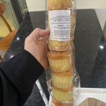 85°C Bakery Cafe-Cerritos - Mini lemon cakes - Bakeries Near Me - Cerritos, California 85°C Bakery Cafe-Cerritos - Mini lemon cakes - Bakeries Near Me - Cerritos, California