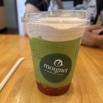 Moignet  A Social Cafe - Strawberry Matcha Latte - Bakeries Near Me - Las Vegas, Nevada