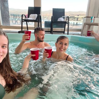 Lagonita Lodge - Jacuzzi - Hotels Near Me - Big Bear Lake, California