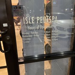 Isle PediSpa - Proof that the door says 9pm.