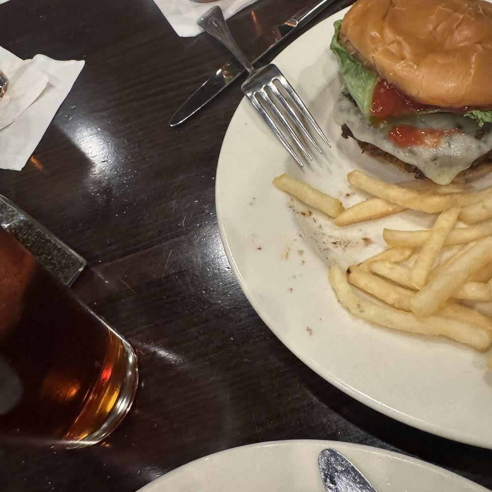 The Moot House - Moothouse burger, iced tea - American Near Me - Fort Collins, Colorado