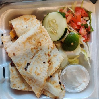 Sabor Especial - Quesadilla de pollo ($7 iirc) - Latin American Near Me - Chelsea, Massachusetts
