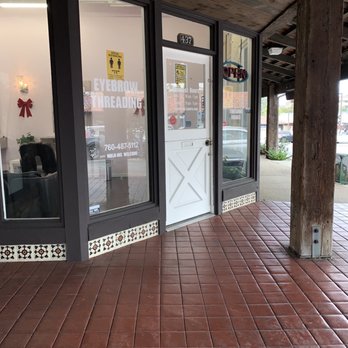 Brow Experts Threading Salon - Entrance - Threading Services Near Me - Encinitas, California