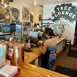 Tree Lounge Coffee - Server and drink apparatus
