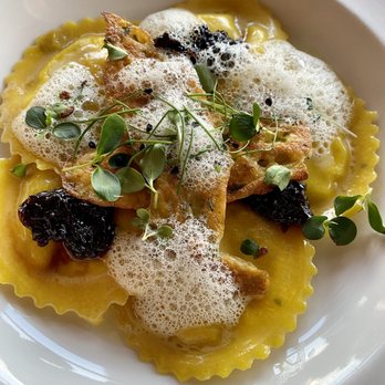 Scala im Art Deco - Chanterelle ravioli with squash blossom - French Near Me - Luzern, LU