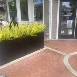 Outside seating near entrance. Outside seating near entrance.