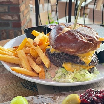 Miramonte Winery - cali burger - Wineries Near Me - Temecula, California Miramonte Winery - cali burger - Wineries Near Me - Temecula, California