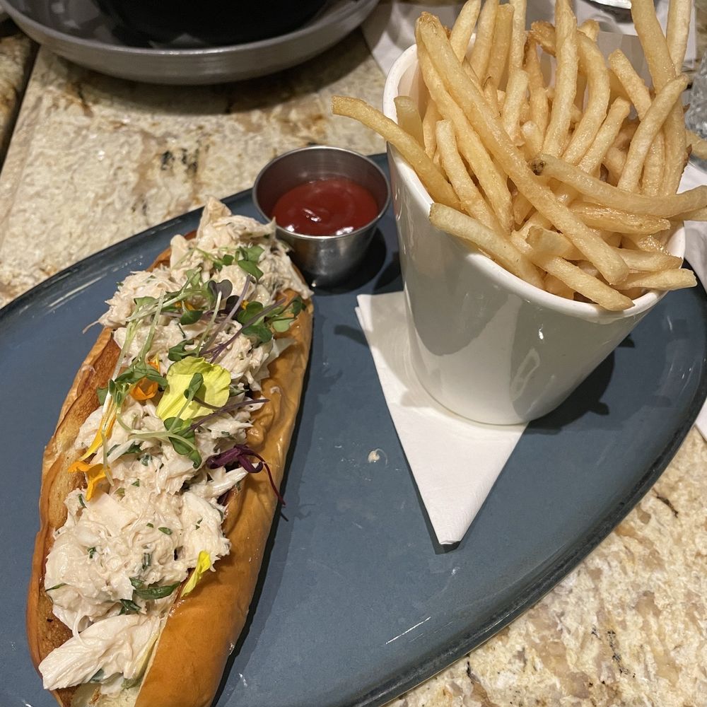 Crab cake roll with fries Crab cake roll with fries