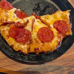 Pepperoni pizza with Polynesian sauce Pepperoni pizza with Polynesian sauce