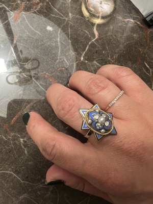 Moss Antiques by null