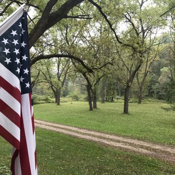 Pine Hollow Cottage - Large grounds, fire pit (sorry, not in photo) - Bed & Breakfast Near Me - Galena, Illinois