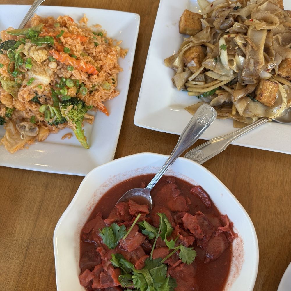 Bbq pork. Vegetarian fried rice and noodles Tofu Padkeemow Bbq pork. Vegetarian fried rice and noodles Tofu Padkeemow