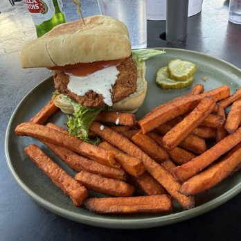 Goldbelt Bar & Grill - Fried chicken sandwich sweet potatoes - American Near Me - Ouray, Colorado Goldbelt Bar & Grill - Fried chicken sandwich sweet potatoes - American Near Me - Ouray, Colorado