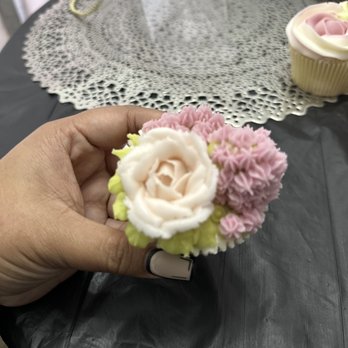 Pink Blossom Cupcakes - Beautiful details - Cupcakes Near Me Pink Blossom Cupcakes - Beautiful details - Cupcakes Near Me